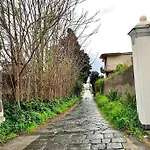 Modern Da Carla Torre del Greco